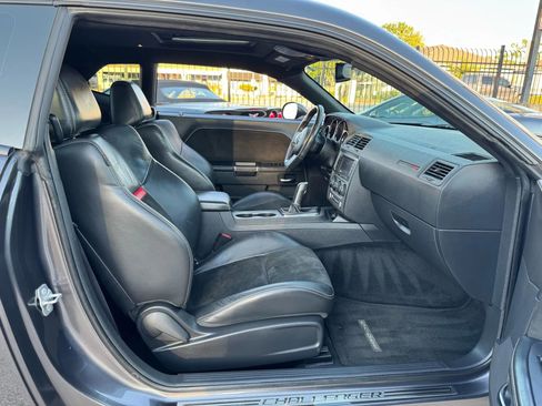 Used 2014 Dodge Challenger SRT8 w/ Harman/Kardon Audio Group image 25