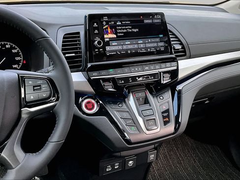 New 2026 Honda Odyssey Touring image 6