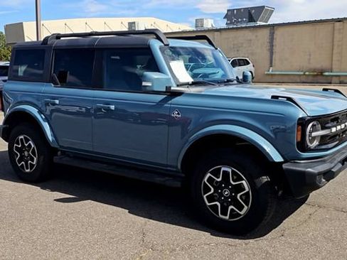 Used 2023 Ford Bronco Outer Banks AWD/4WD image 2