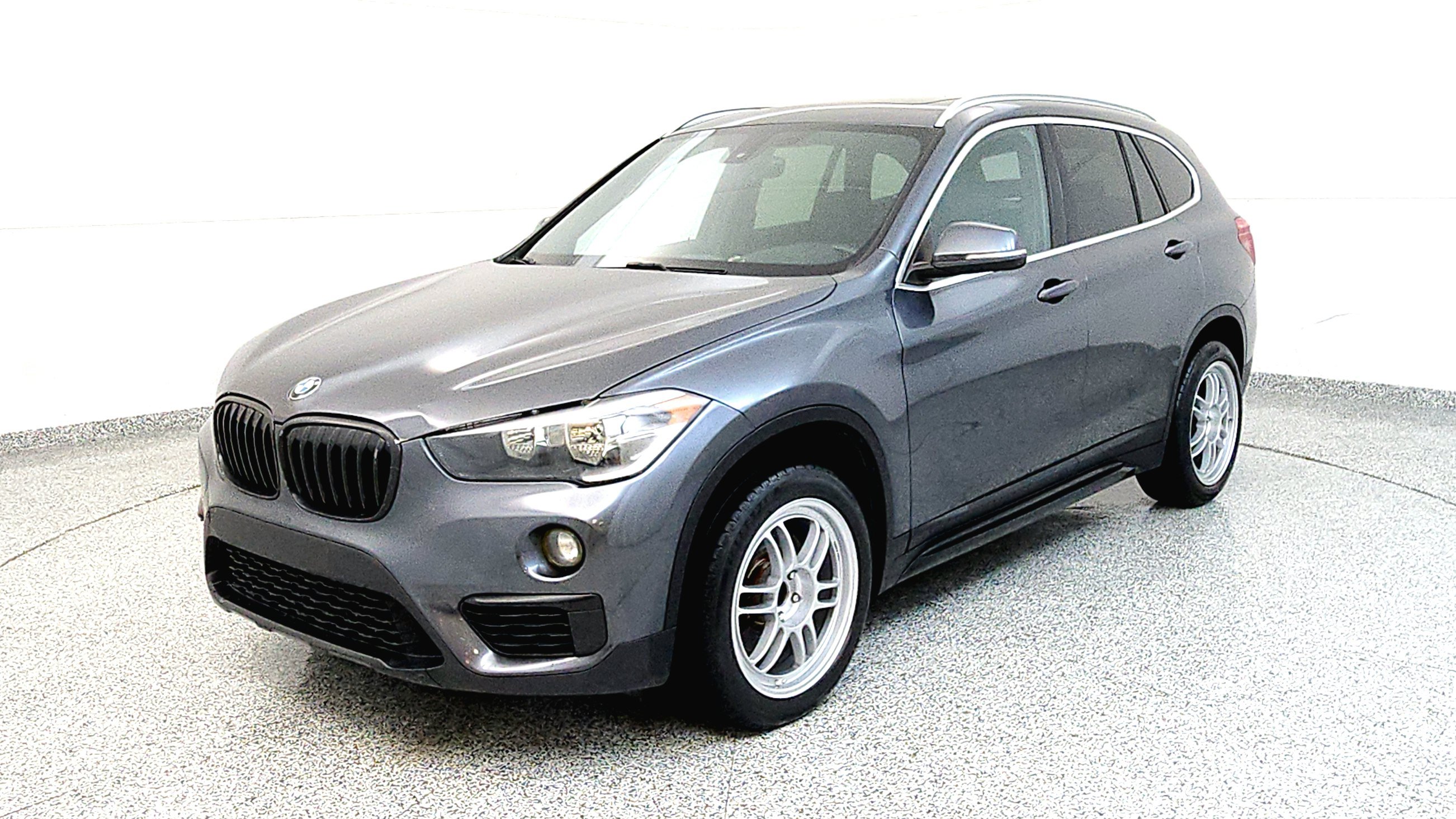 Used 2018 BMW X1 sDrive28i w/ Convenience Package FWD image 3