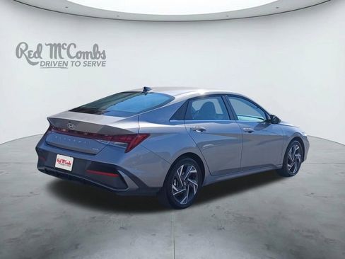 New 2025 Hyundai Elantra Limited FWD image 5
