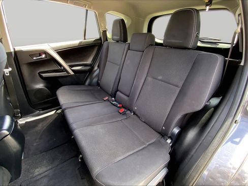 Used 2018 Toyota RAV4 XLE w/ Plus Extra Value Package FWD image 20