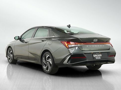 Used 2025 Hyundai Elantra SEL FWD image 3