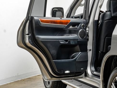 Used 2019 Lexus LX 570 4WD w/ Luxury Package image 39