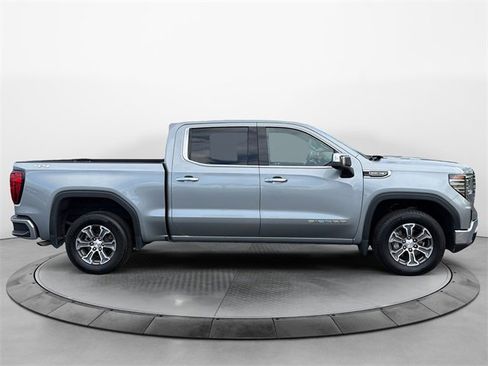 Used 2024 GMC Sierra 1500 SLT image 8