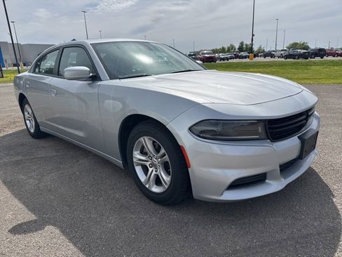 Used 2022 Dodge Charger SXT w/ Leather Interior Group image 5