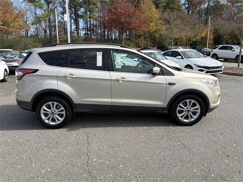 Used 2017 Ford Escape SE w/ Equipment Group 201A image 8