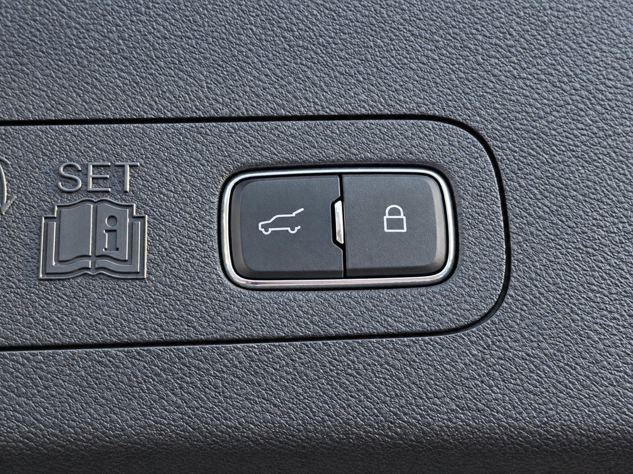 Used 2025 Lincoln Aviator AWD image 32