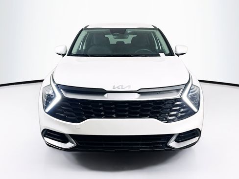 Used 2025 Kia Sportage LX image 2