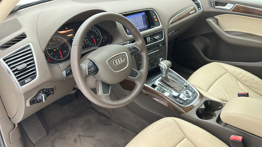Used 2015 Audi Q5 2.0T Premium Plus w/ Technology Package AWD/4WD image 11