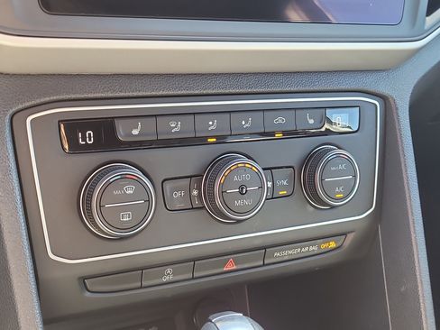 Used 2021 Volkswagen Atlas Cross Sport SE image 27