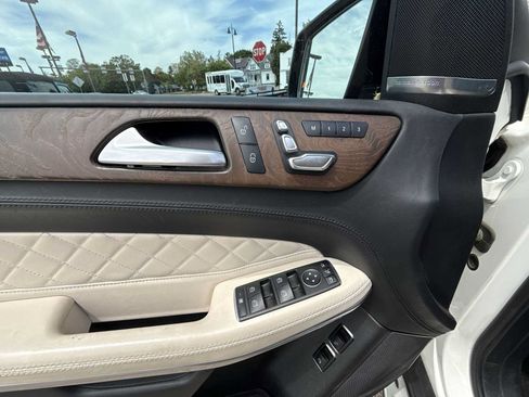 Used 2017 Mercedes-Benz GLS 550 4MATIC image 24