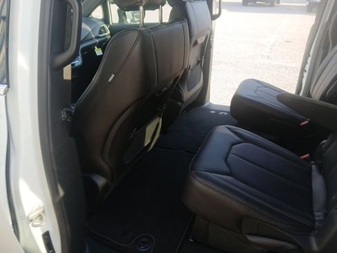 New 2026 Chrysler Pacifica Select image 20