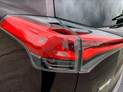 Used 2017 Toyota RAV4 XLE AWD/4WD image 28
