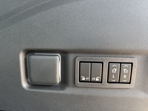 New 2026 GMC Yukon XL Denali w/ Denali Reserve Package image 38