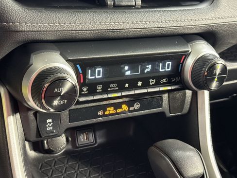 Used 2024 Toyota RAV4 LE AWD/4WD image 33