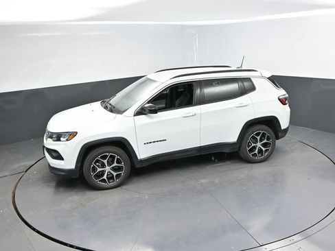 Used 2024 Jeep Compass Latitude AWD/4WD image 37