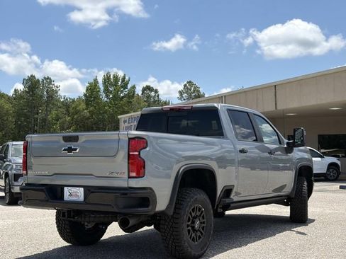 New 2026 Chevrolet Silverado 2500 ZR2 AWD/4WD image 9