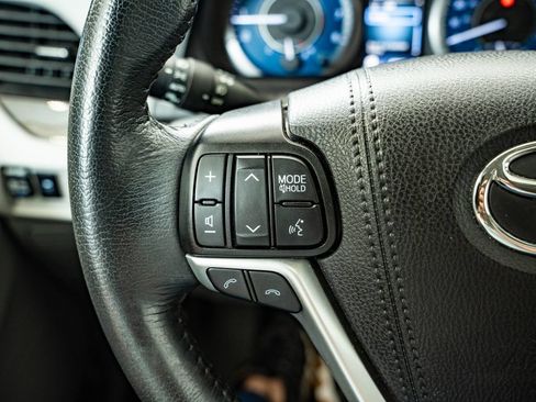 Used 2020 Toyota Sienna XLE FWD image 29