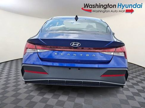 Certified 2024 Hyundai Elantra SE FWD image 5