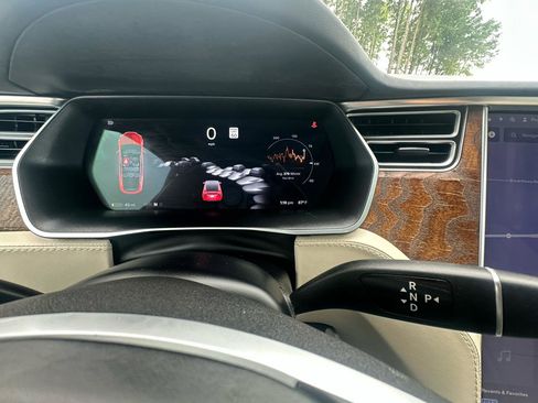 Used 2017 Tesla Model X 100D AWD/4WD image 2