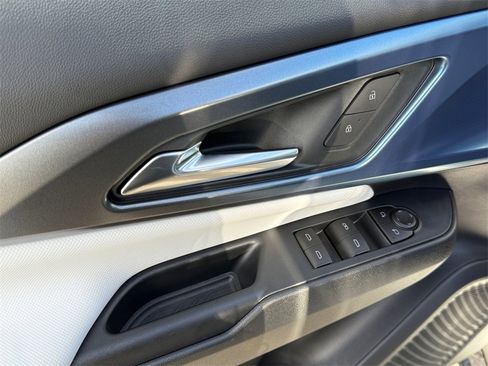 New 2026 Chevrolet Equinox EV LT image 11