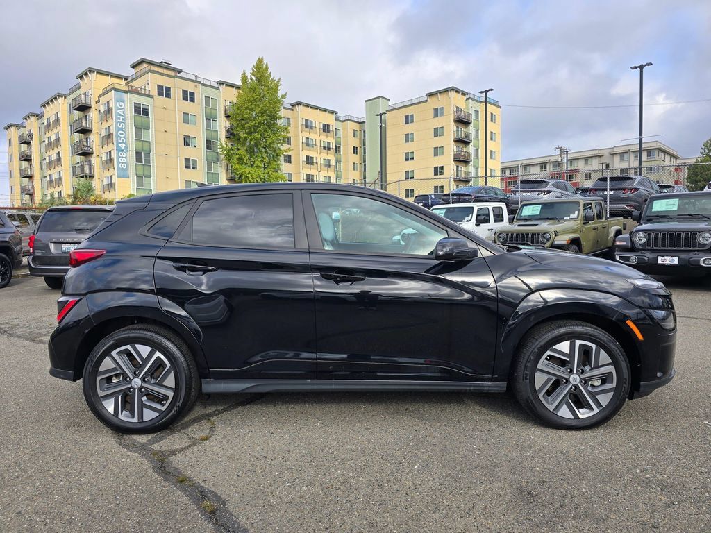 Used 2023 Hyundai Kona SE FWD image 8