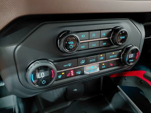 Certified 2023 Ford Bronco Heritage Edition AWD/4WD image 32
