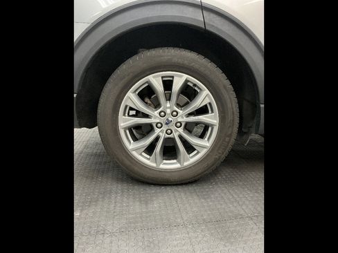 Used 2021 Ford Explorer XLT w/ Equipment Group 202A AWD/4WD image 41