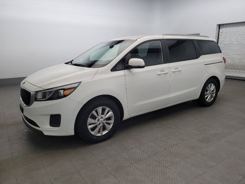 Used 2015 Kia Sedona LX w/ LX Convenience Package FWD image 2