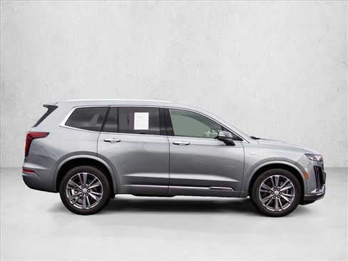 Used 2025 Cadillac XT6 Premium Luxury image 4