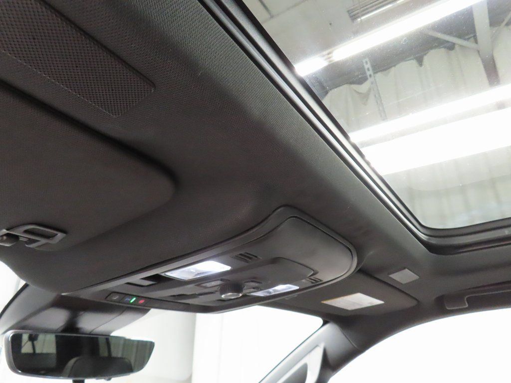 Used 2025 Chevrolet Suburban High Country AWD/4WD image 29