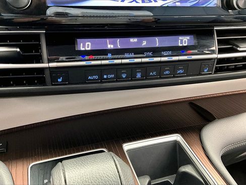 Used 2024 Toyota Sienna XLE image 24