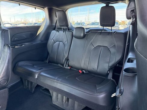 Used 2020 Chrysler Pacifica Touring-L Plus image 25