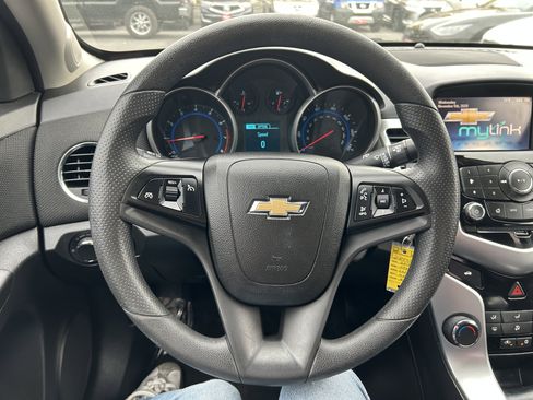 Used 2016 Chevrolet Cruze LT image 11