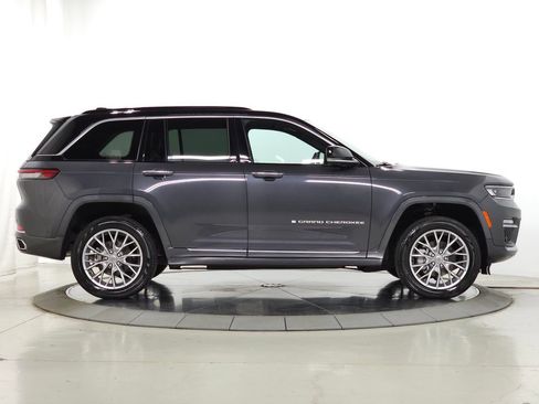 Used 2025 Jeep Grand Cherokee Summit AWD/4WD image 12