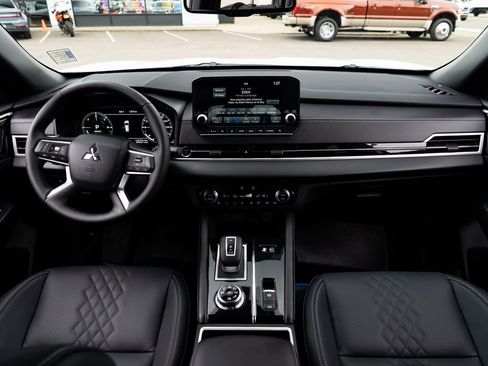 Used 2025 Mitsubishi Outlander SEL Black Edition image 8