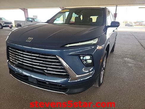 Used 2026 Buick Enclave Preferred image 3