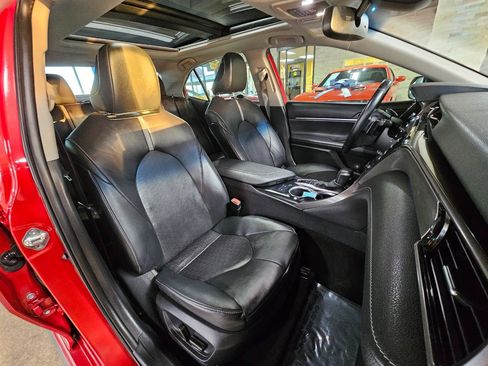 Used 2020 Toyota Camry XSE image 10