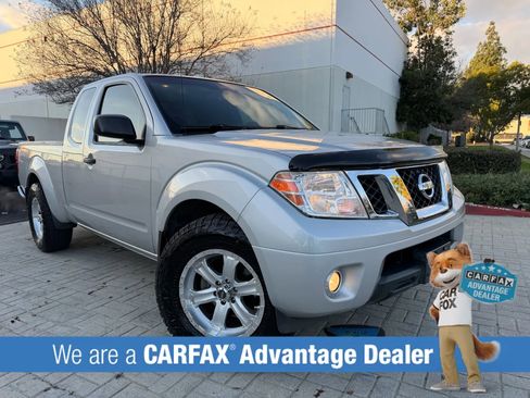 Used 2017 Nissan Frontier SV image 2