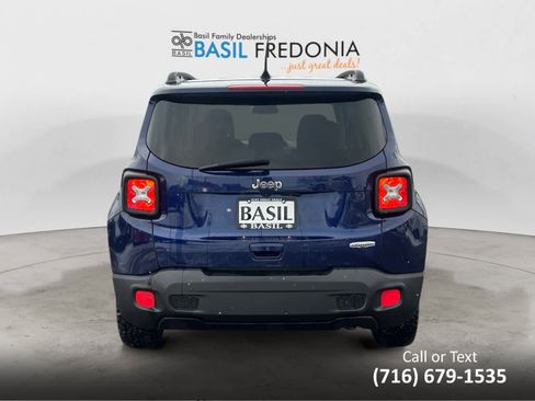 Used 2018 Jeep Renegade Latitude image 4