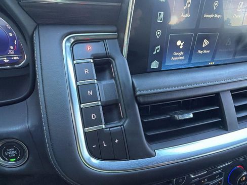 Used 2023 Chevrolet Tahoe Z71 w/ Luxury Package AWD/4WD image 33