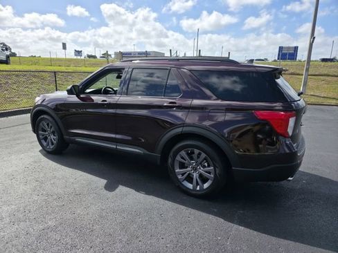 Used 2023 Ford Explorer XLT w/ Equipment Group 202A image 7