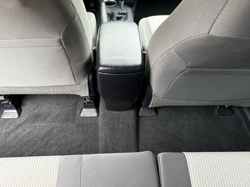Used 2013 Toyota RAV4 LE AWD/4WD image 19