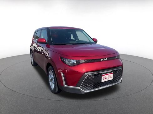 Used 2025 Kia Soul LX w/ LX Technology Package FWD image 16