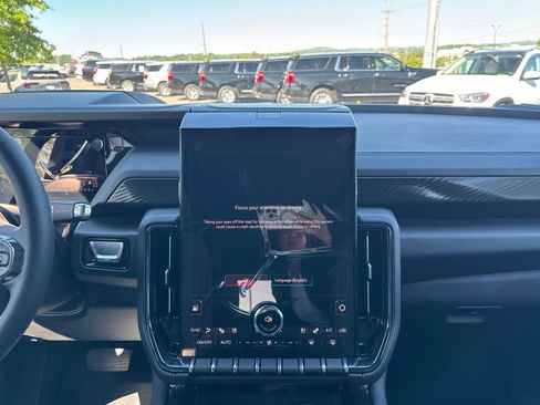 New 2026 GMC Yukon XL AT4 w/ AT4 Premium Package AWD/4WD image 23