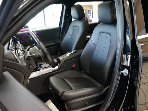 Used 2023 Mercedes-Benz GLB 250 4MATIC w/ Premium Package image 2