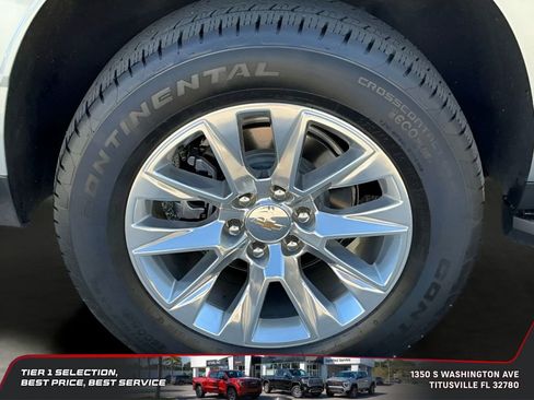 Used 2025 Chevrolet Suburban Premier RWD image 14