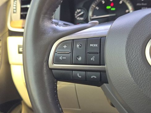 Used 2020 Lexus LX 570 4WD w/ Luxury Package image 28