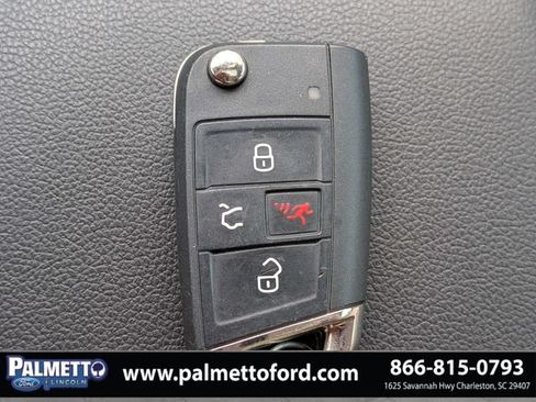Used 2021 Volkswagen Tiguan SE w/ Panoramic Sunroof Package FWD image 30
